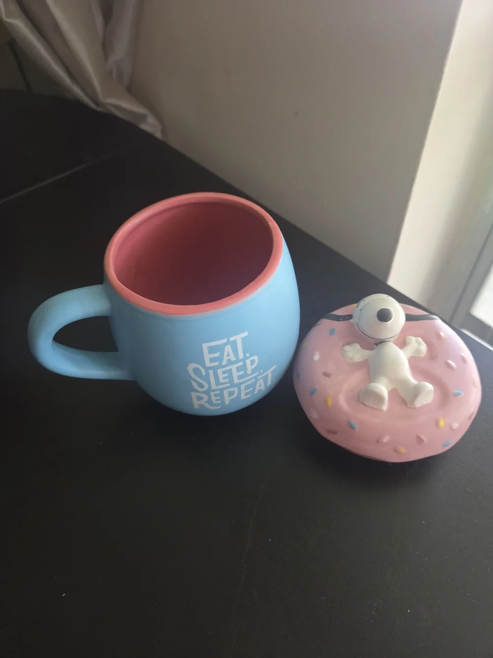 Snoopy Mug w Lid. 